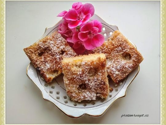 Mokré řezy s kokosem a ovocem