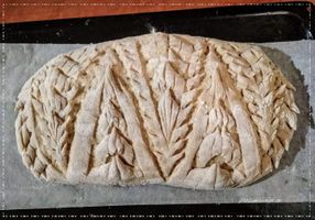 Vykynutá veka chleba, nařezání