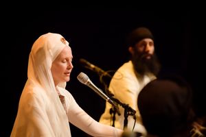 16e9e5f1-snatam-kaur-concert-part-one-artists-14-of-31_orig.jpg