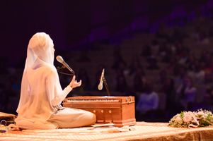 bc14376f-snatam-kaur-concert-part-one-artists-10-of-31_orig.jpg