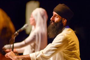 c75da980-snatam-kaur-concert-part-one-artists-7-of-31_orig.jpg