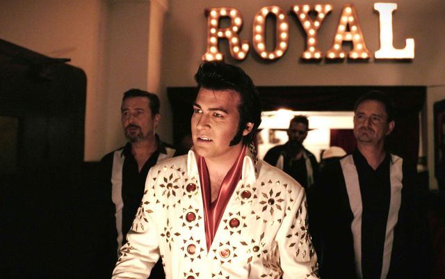 ed543fc4-elvis-royalshow.jpeg