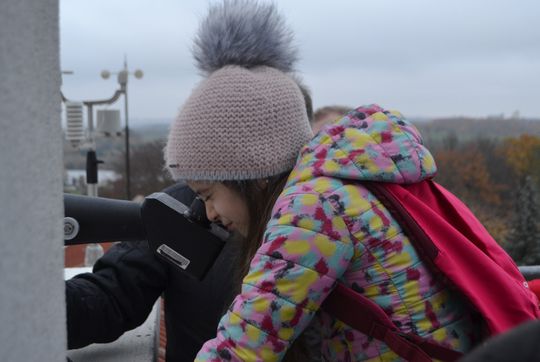 Přechod Merkuru přes Slunce zůstal před návštěvníky schovaný za mraky, ale...