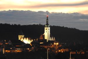 A mezi pohledy na oblohu se můžeme kochat i pozemskou krásou...